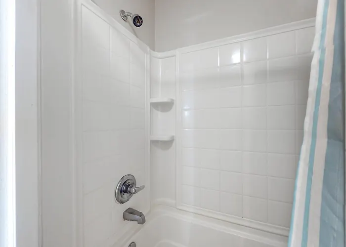 Apartment Two-story Gulf-front With A Pool Wifi Washer Dryer & Ac *